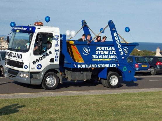 School-Prom-Transport-Portland-Stone-Dorset-555x416